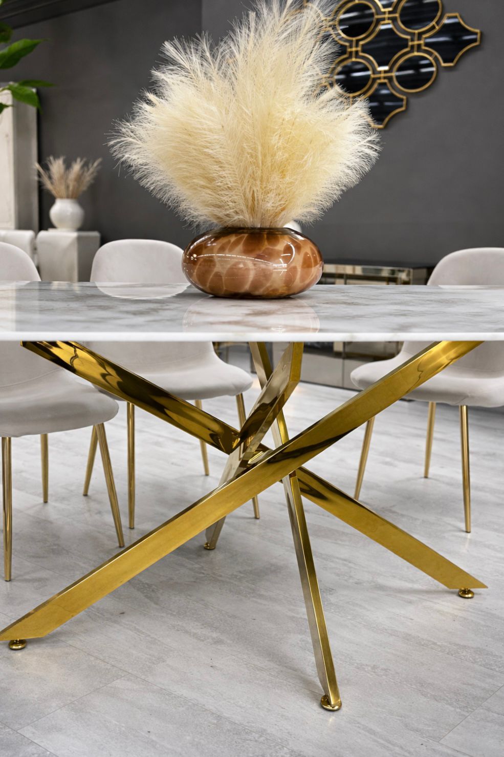 Table à Manger Olivia 180 cm – Verre Trempé Effet Marbre Blanc &amp; Pieds Dorés